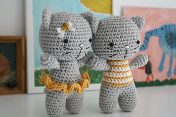 Small cat with joined legs | Free amigurumi and crochet patterns