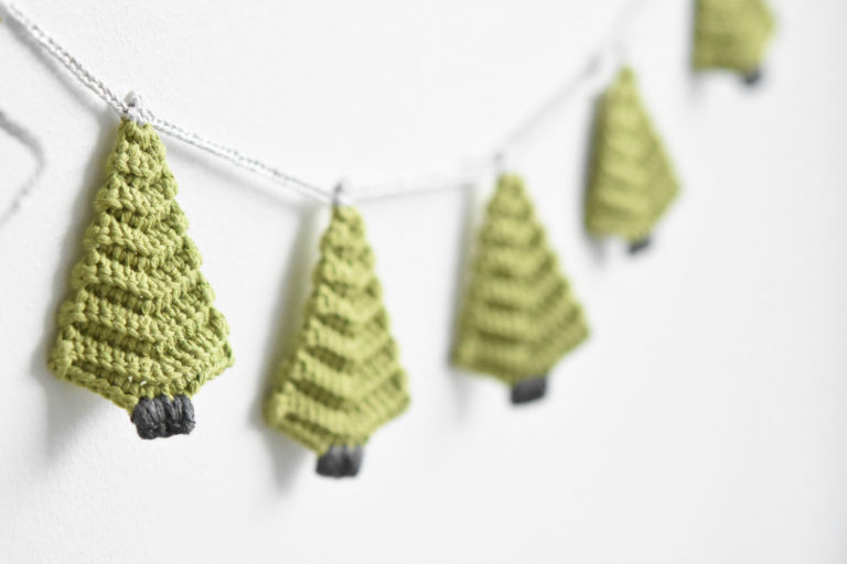 Christmas tree garland pattern Crochet Christmas garland lilleliis