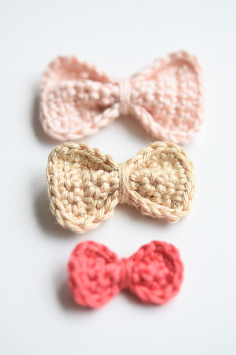 Crochet bow - 3 sizes | Free crochet pattern | lilleliis