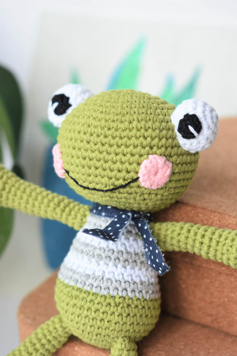 Felix the Frog | free amigurumi and crochet patterns | lilleliis