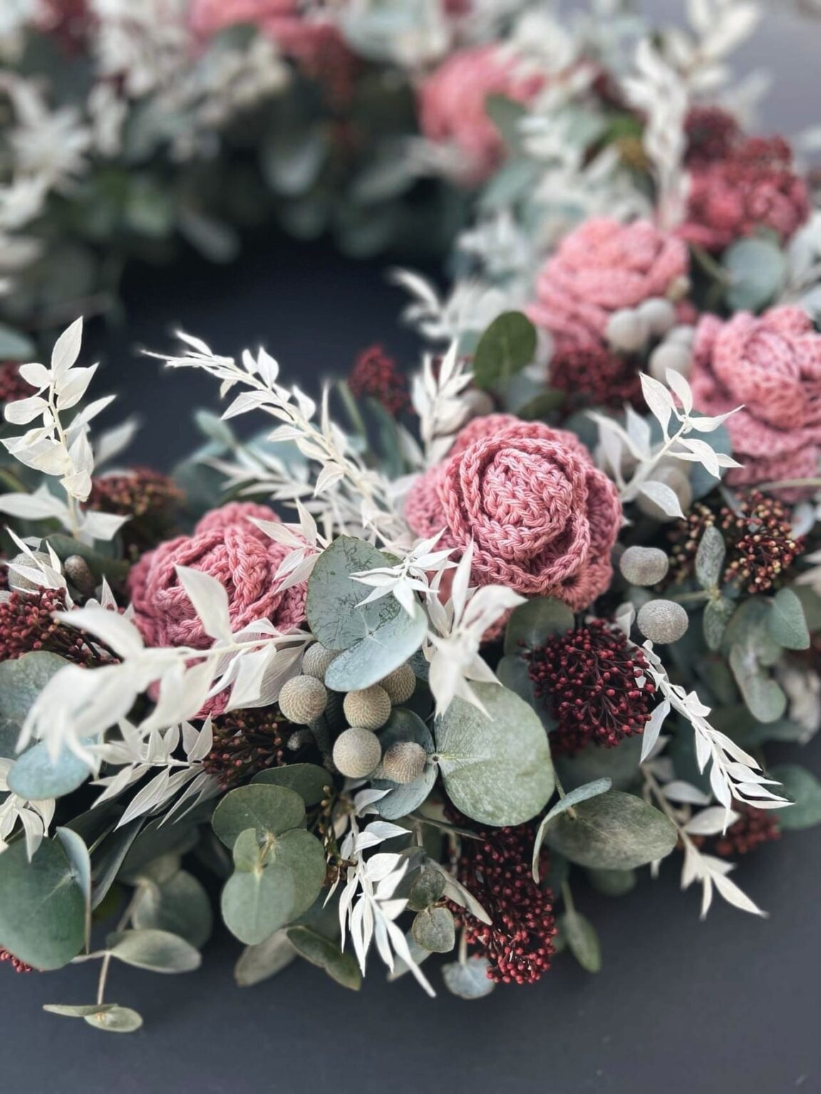 Crochet roses on a funeral wreath lilleliis